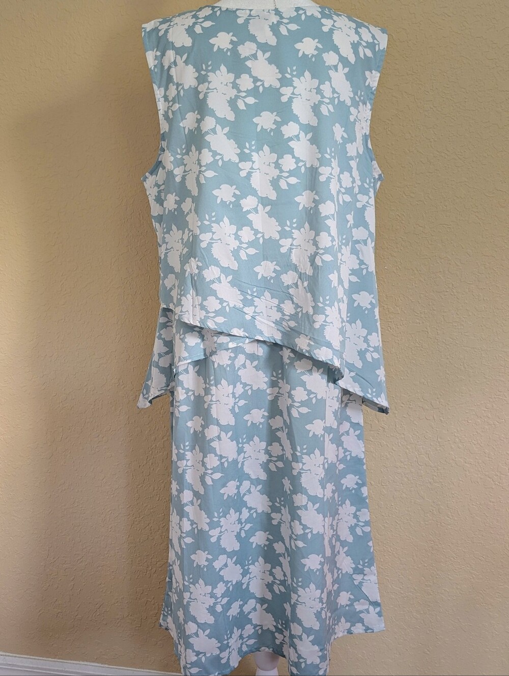 Floral Layered Sleeveless Midi Dress - Picture 6 of 6